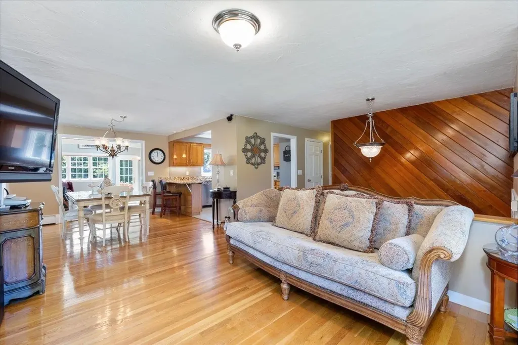 30 S Cross Road Haverhill MA 01835