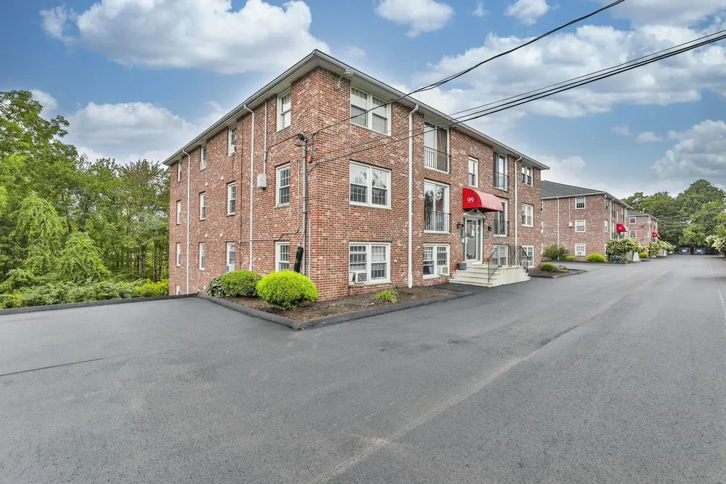 99 E Broadway Street Derry NH 03038