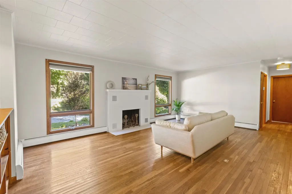 11 Maple Street Plymouth NH 03264