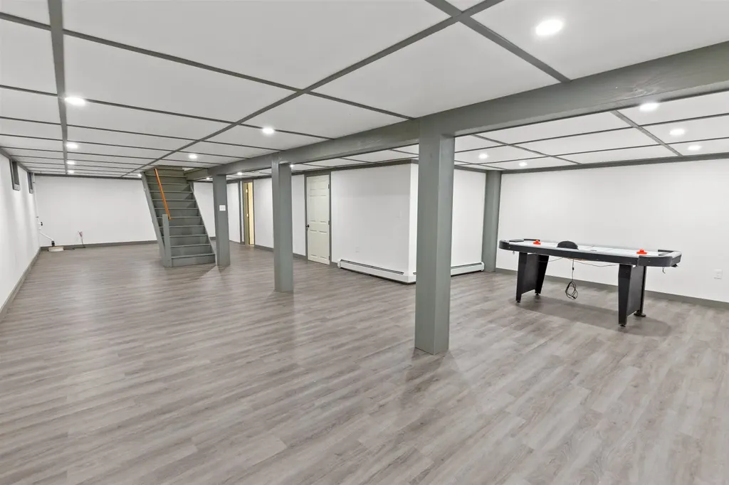 11 Maple Street Plymouth NH 03264