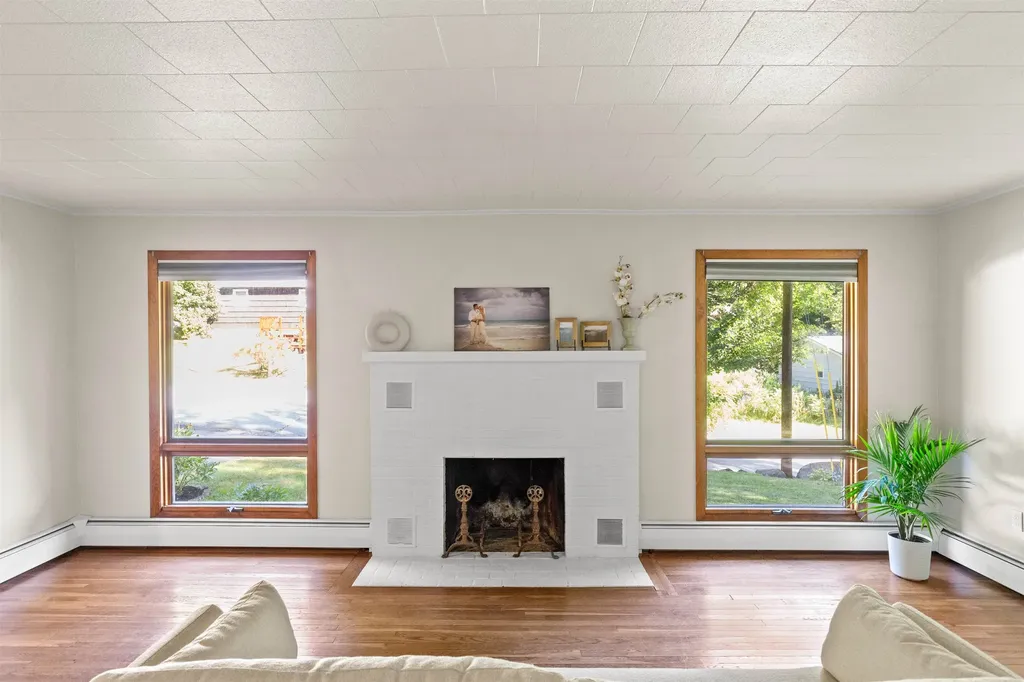 11 Maple Street Plymouth NH 03264