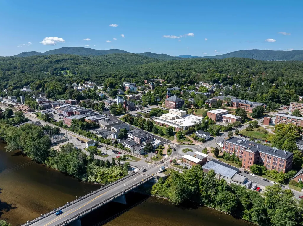 11 Maple Street Plymouth NH 03264