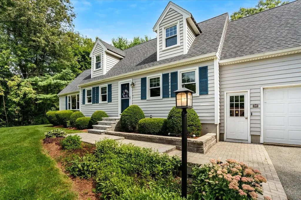 22 Williams Drive Hudson NH 03051