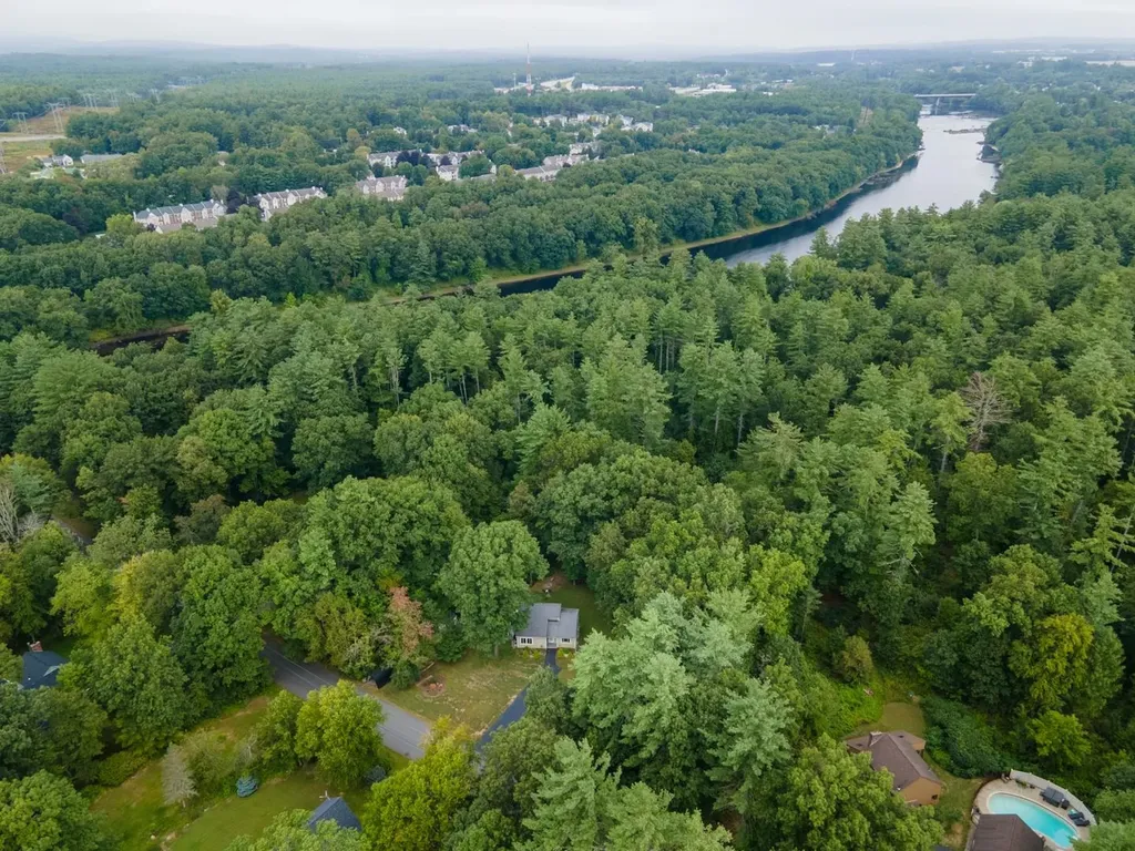 6 Temple Drive Litchfield NH 03052