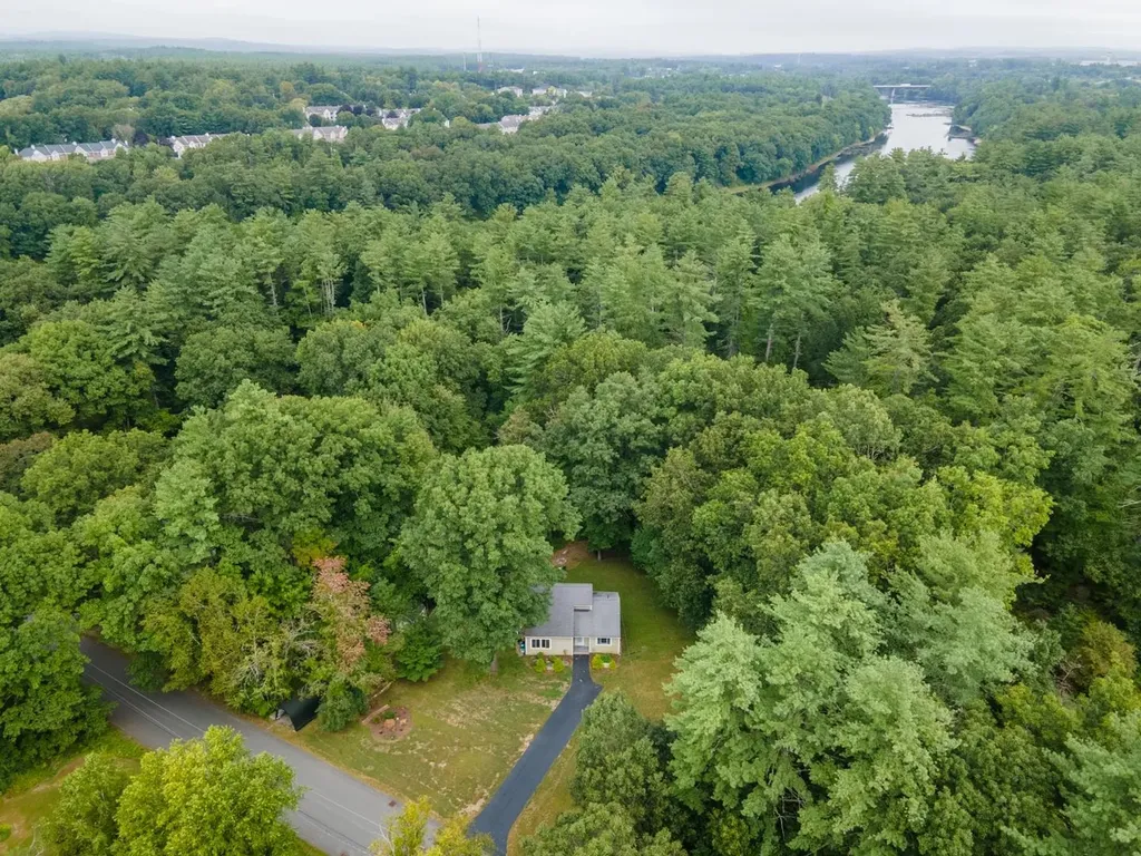 6 Temple Drive Litchfield NH 03052