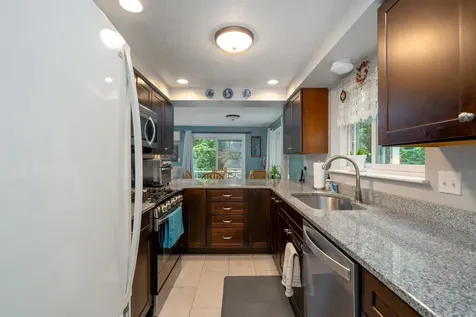 6 Temple Drive Litchfield NH 03052