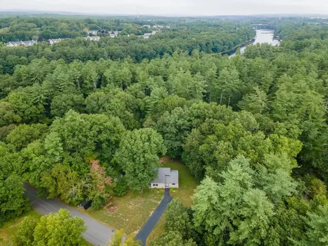 6 Temple Drive Litchfield NH 03052