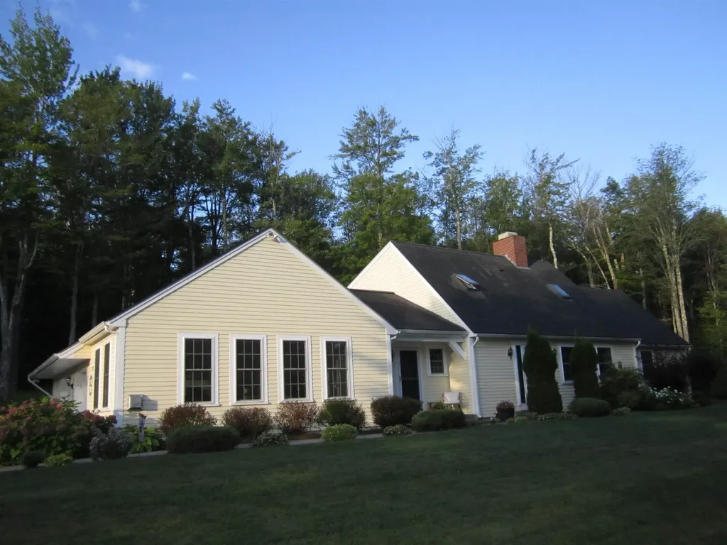 25 Northwood Lane New London NH 03257