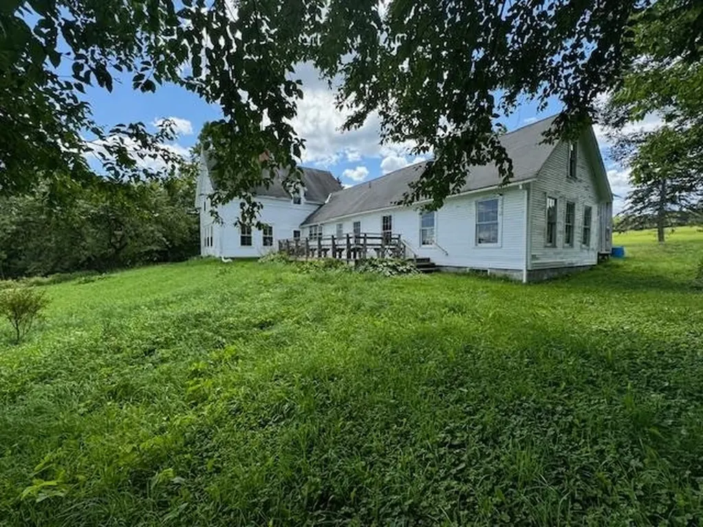 28 Edsall Road Greensboro VT 05841