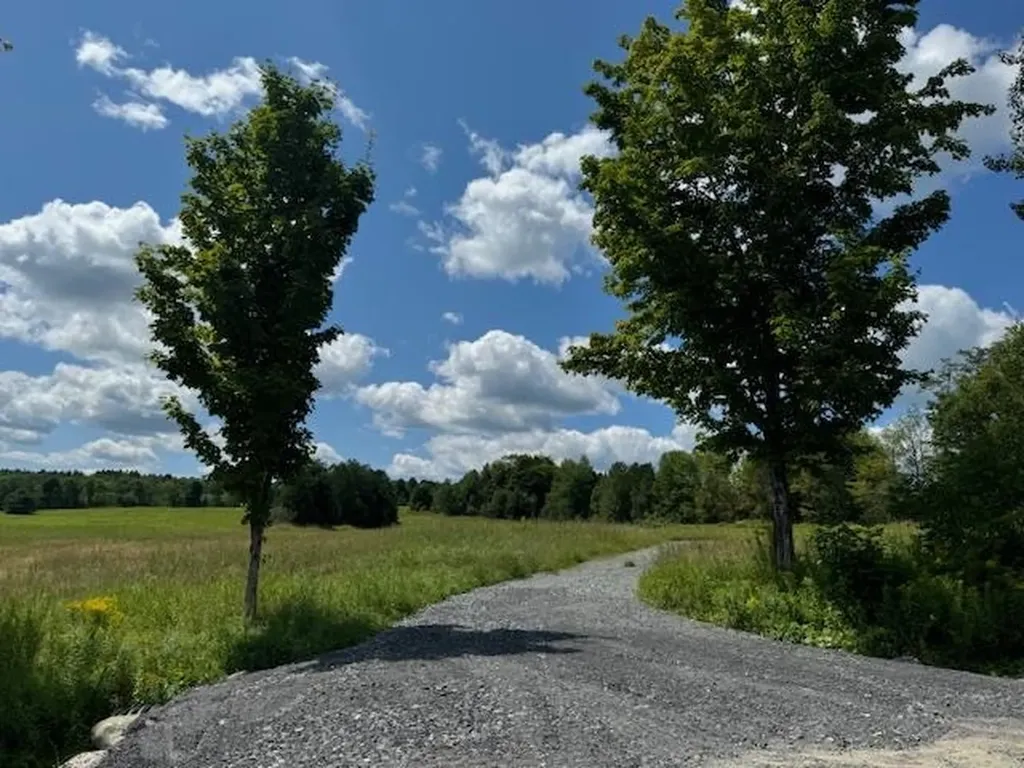 28 Edsall Road Greensboro VT 05841