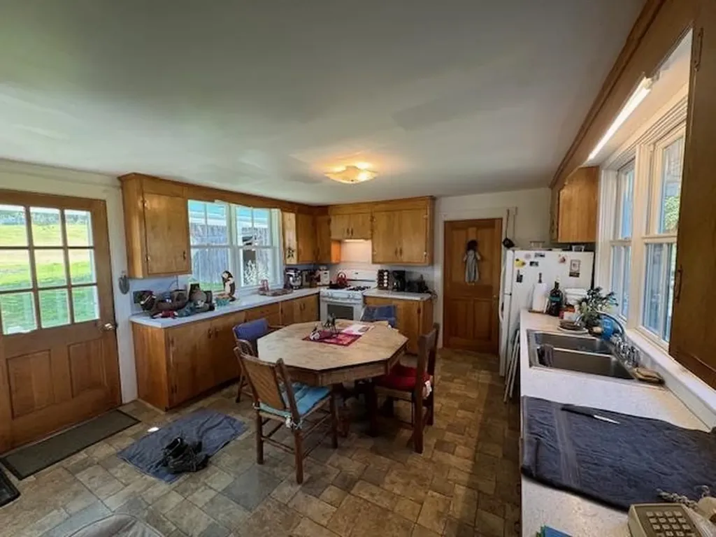 28 Edsall Road Greensboro VT 05841