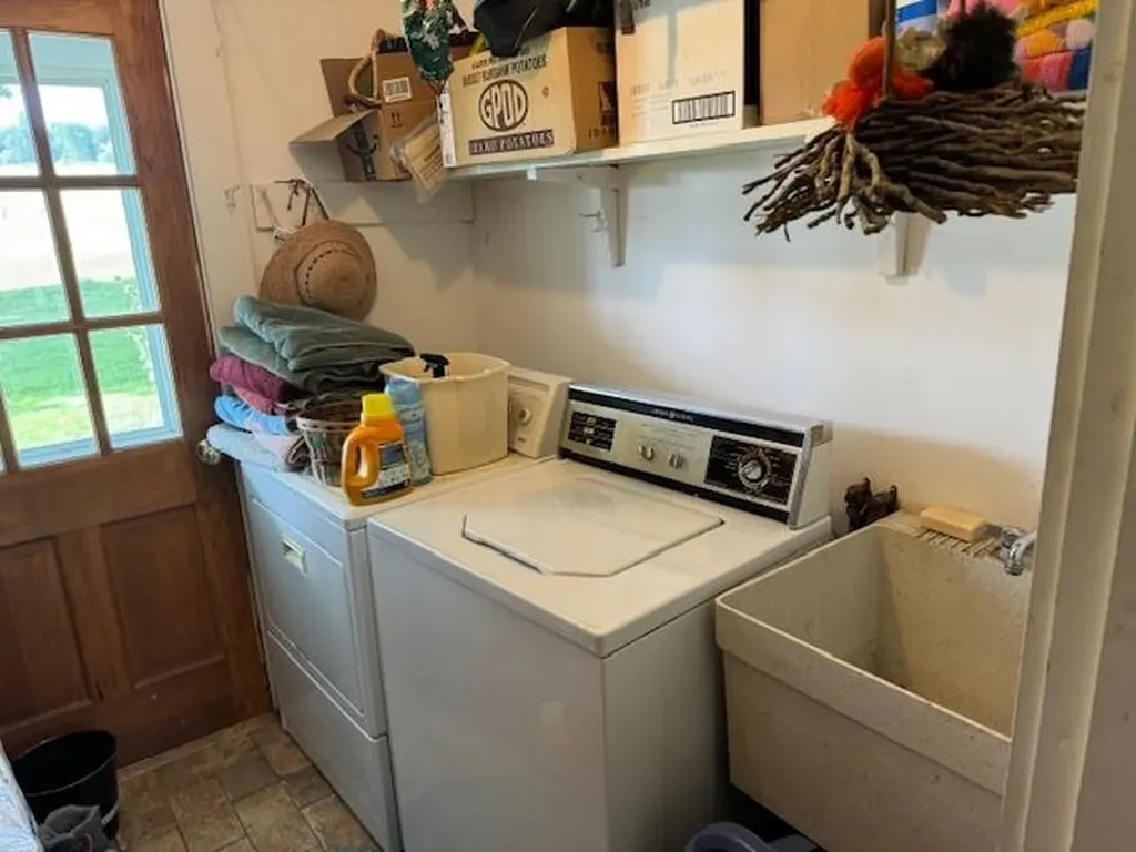 28 Edsall Road Greensboro VT 05841