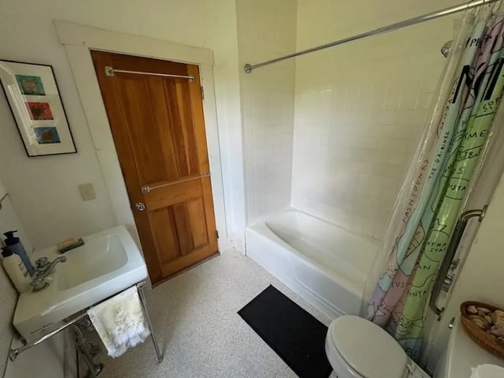28 Edsall Road Greensboro VT 05841