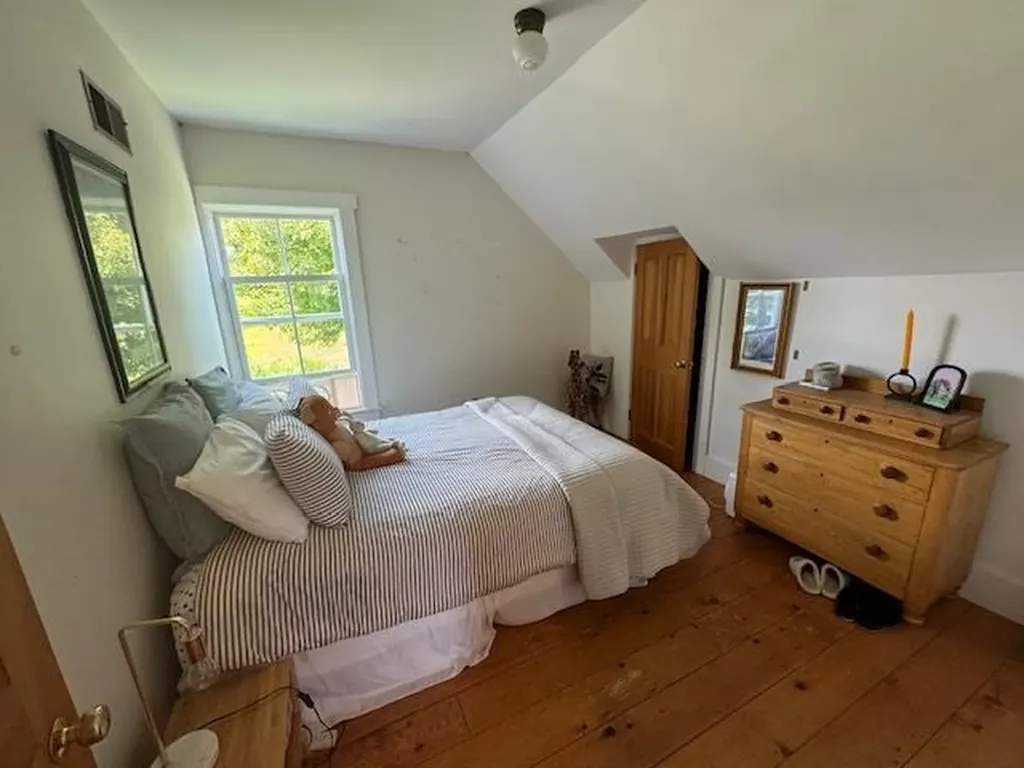 28 Edsall Road Greensboro VT 05841