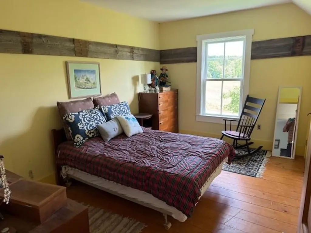 28 Edsall Road Greensboro VT 05841