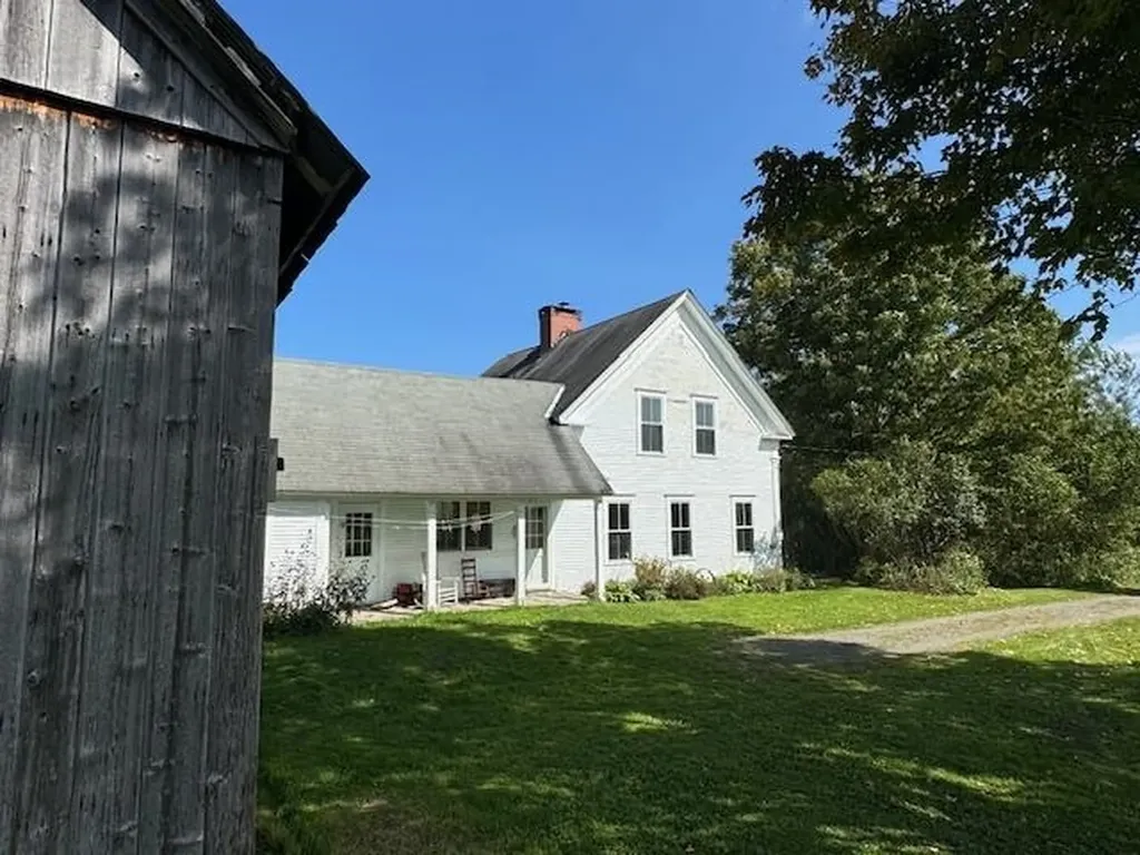 28 Edsall Road Greensboro VT 05841