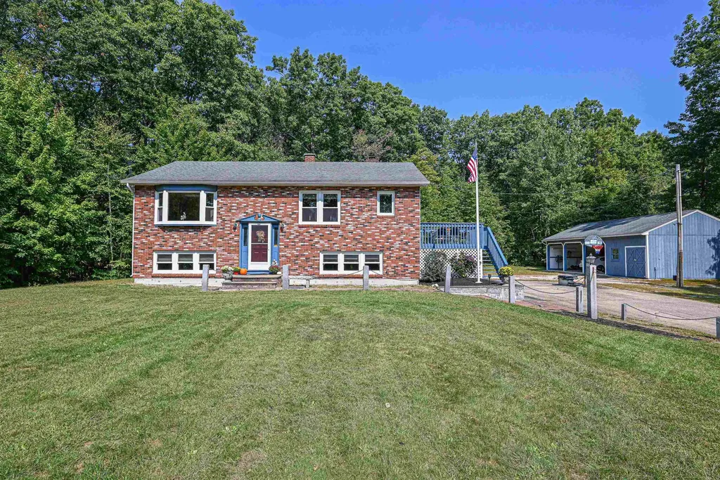 9 Rockforest Drive Hooksett NH 03106