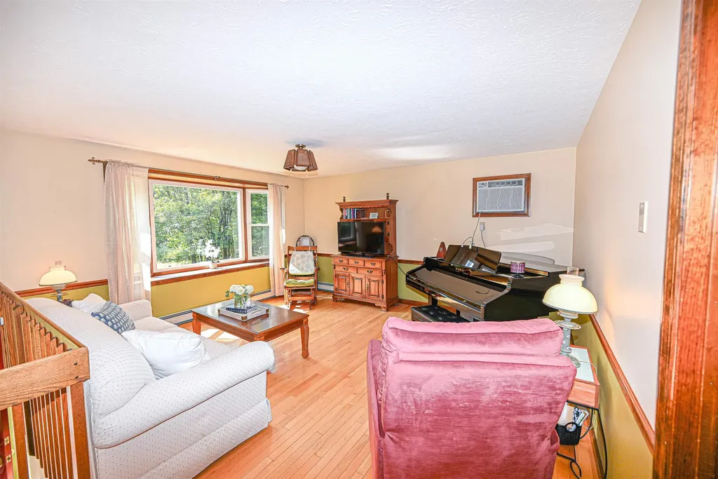 9 Rockforest Drive Hooksett NH 03106