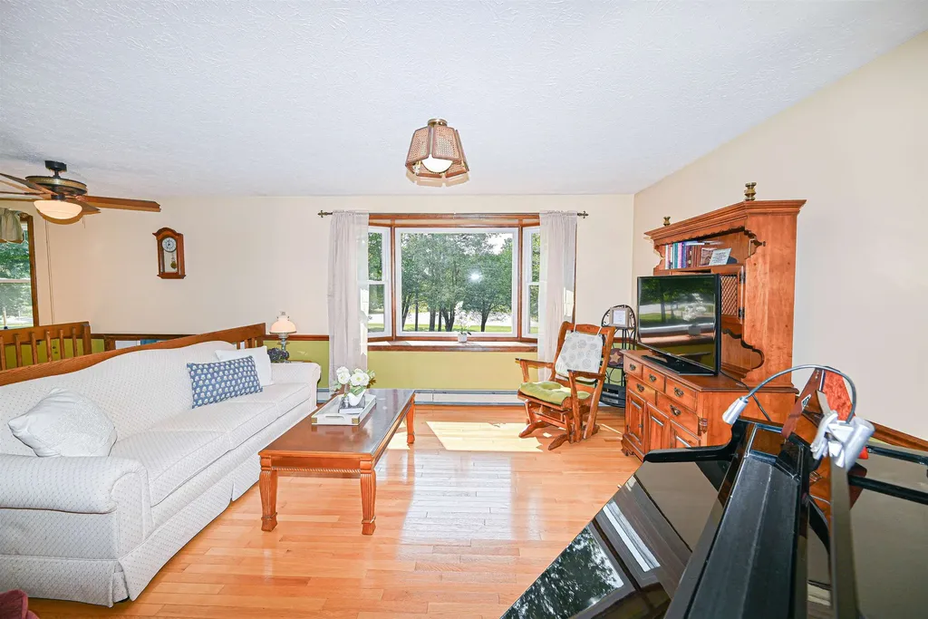 9 Rockforest Drive Hooksett NH 03106