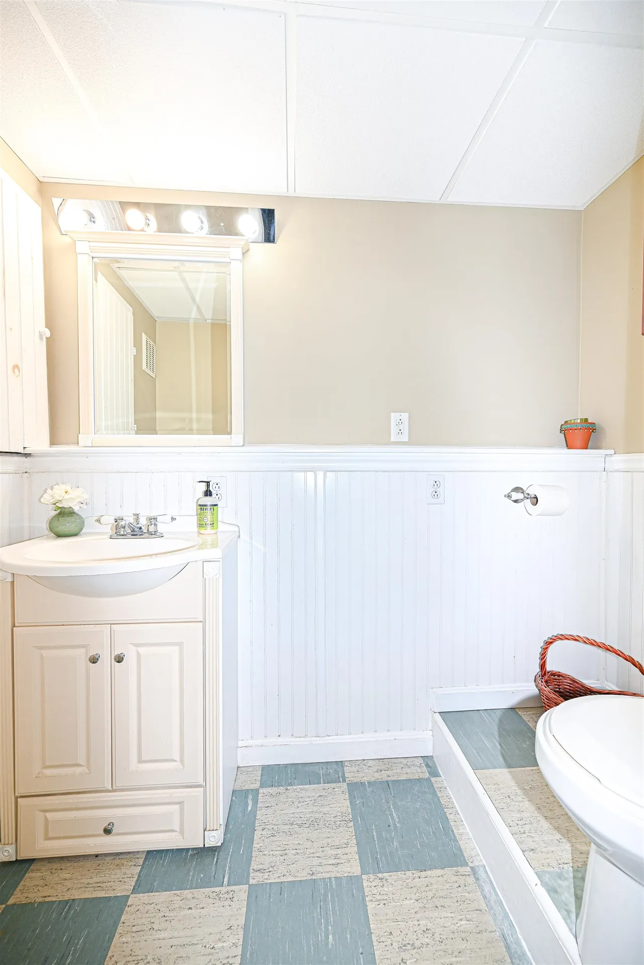 9 Rockforest Drive Hooksett NH 03106