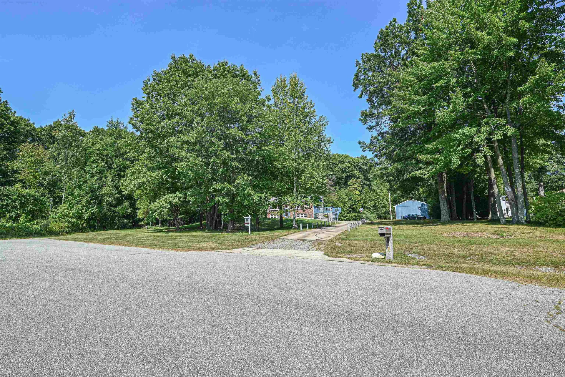 9 Rockforest Drive Hooksett NH 03106