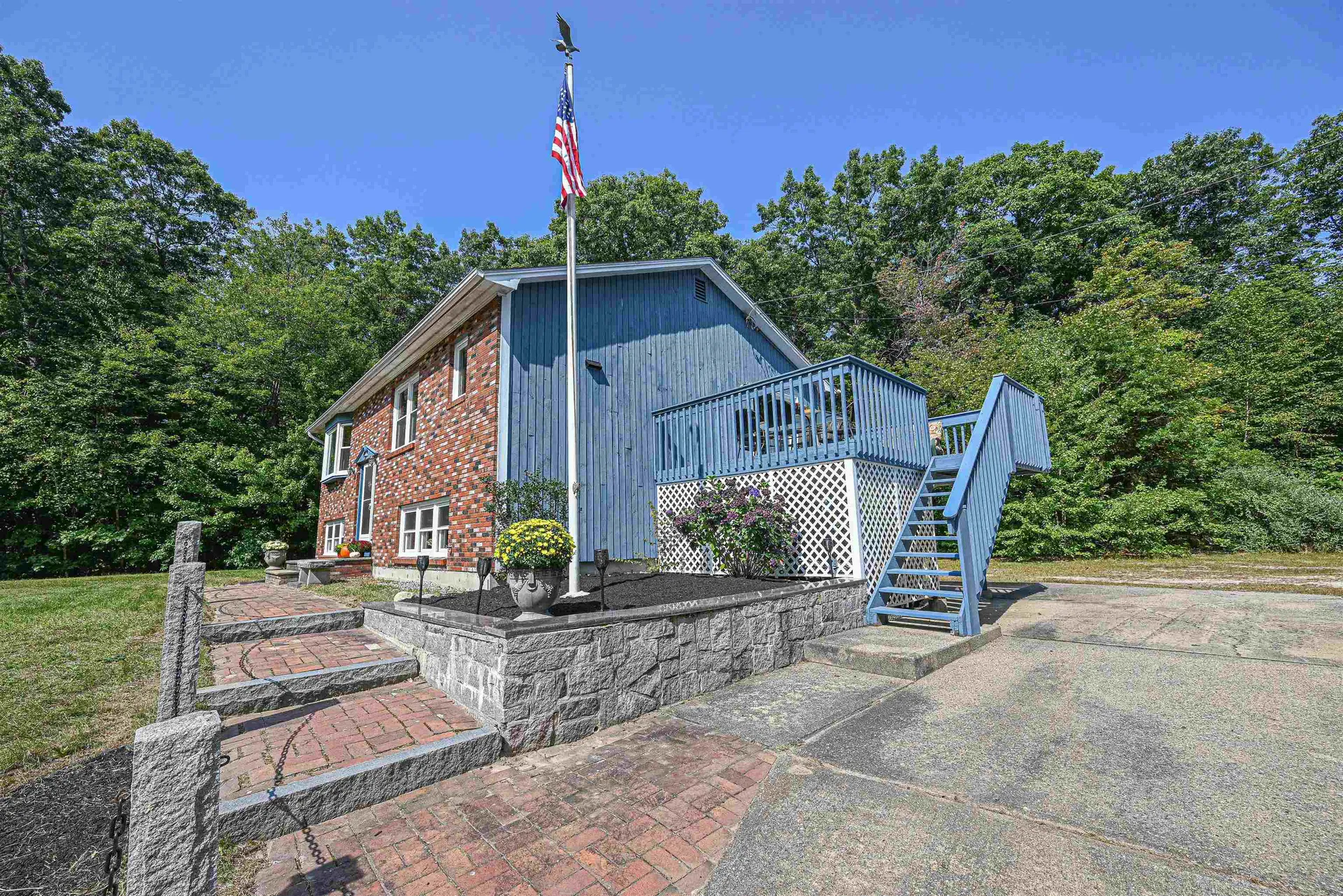 9 Rockforest Drive Hooksett NH 03106