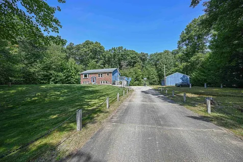 9 Rockforest Drive Hooksett NH 03106