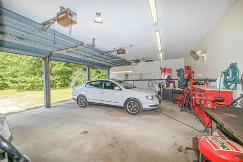 9 Rockforest Drive Hooksett NH 03106