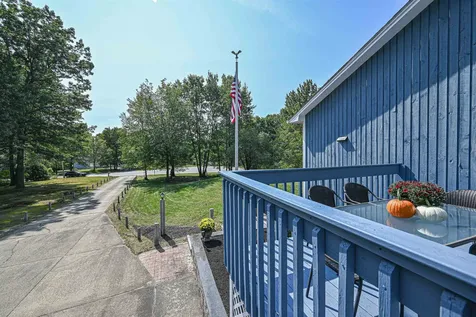 9 Rockforest Drive Hooksett NH 03106