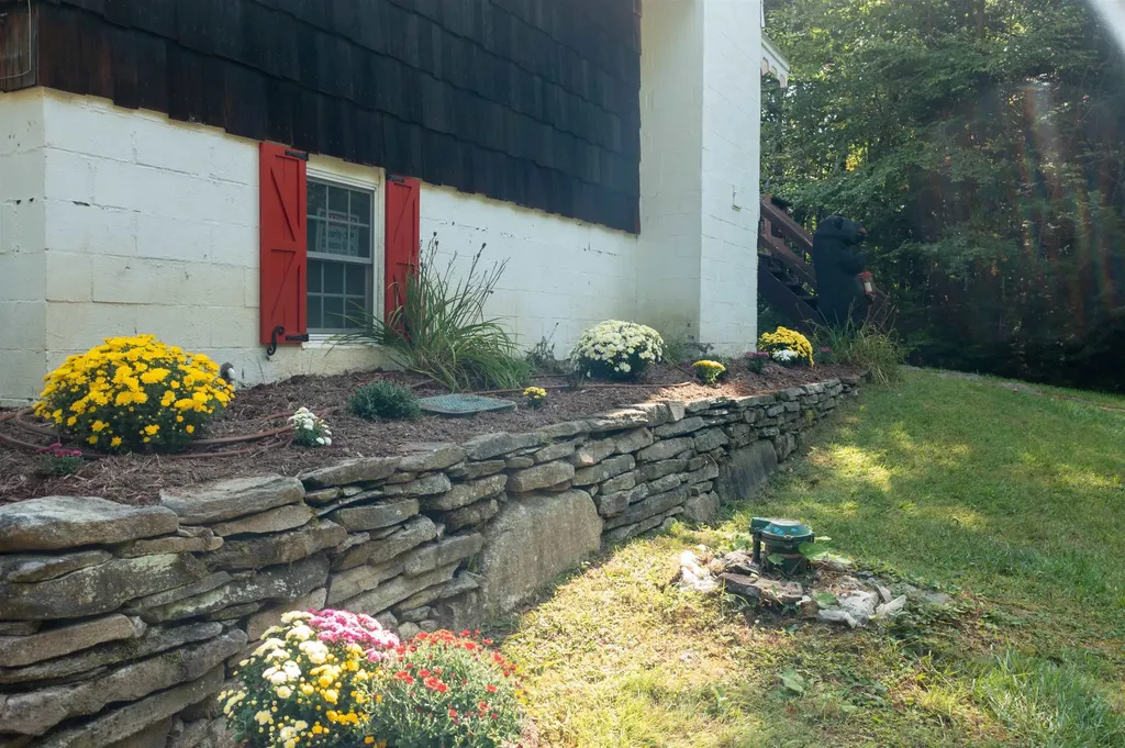 201 Pratt Bridge Road Jamaica VT 05343