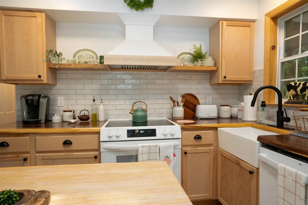 201 Pratt Bridge Road Jamaica VT 05343