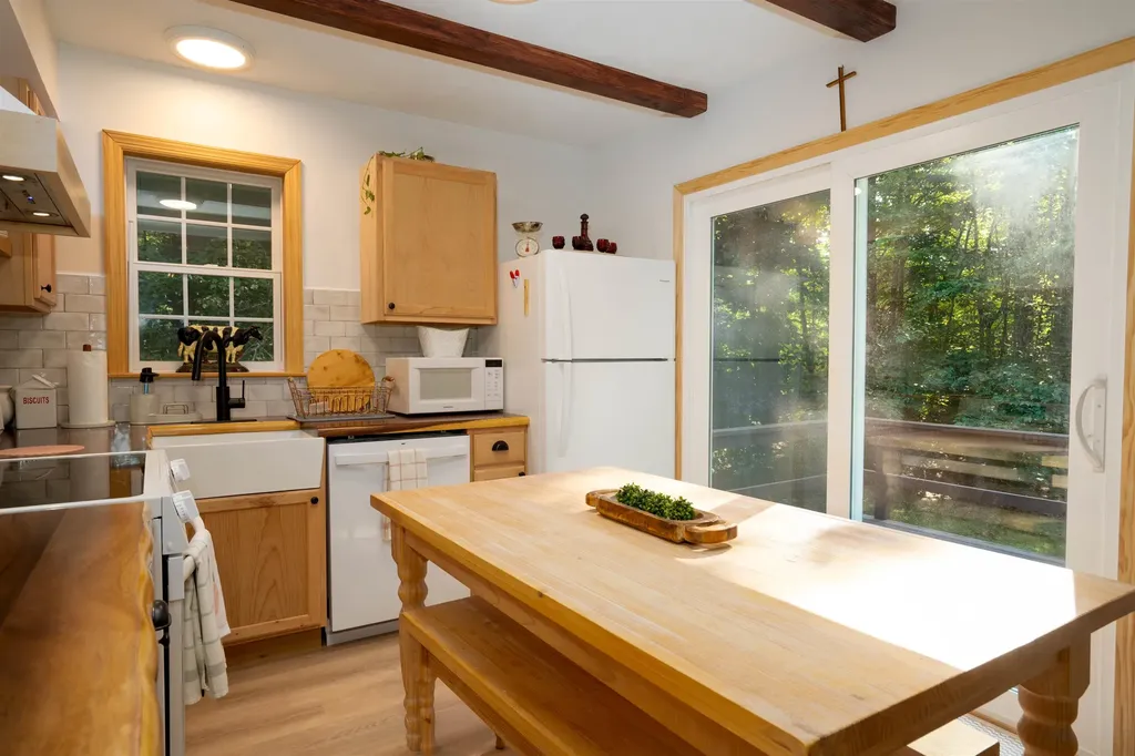 201 Pratt Bridge Road Jamaica VT 05343