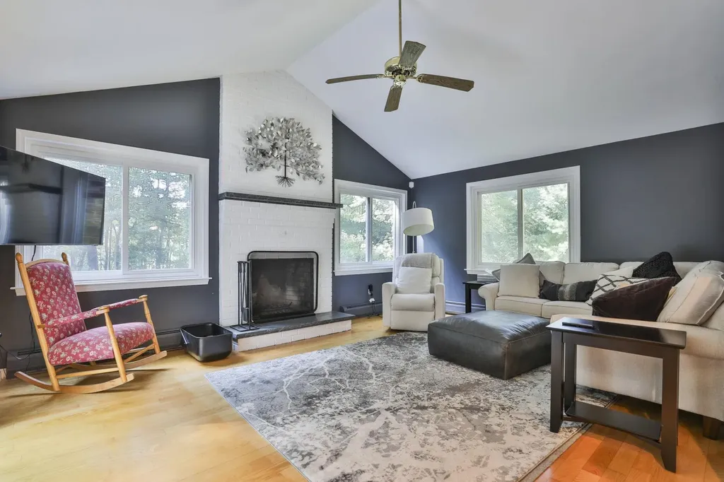 10 Pinewood Road Hudson NH 03051