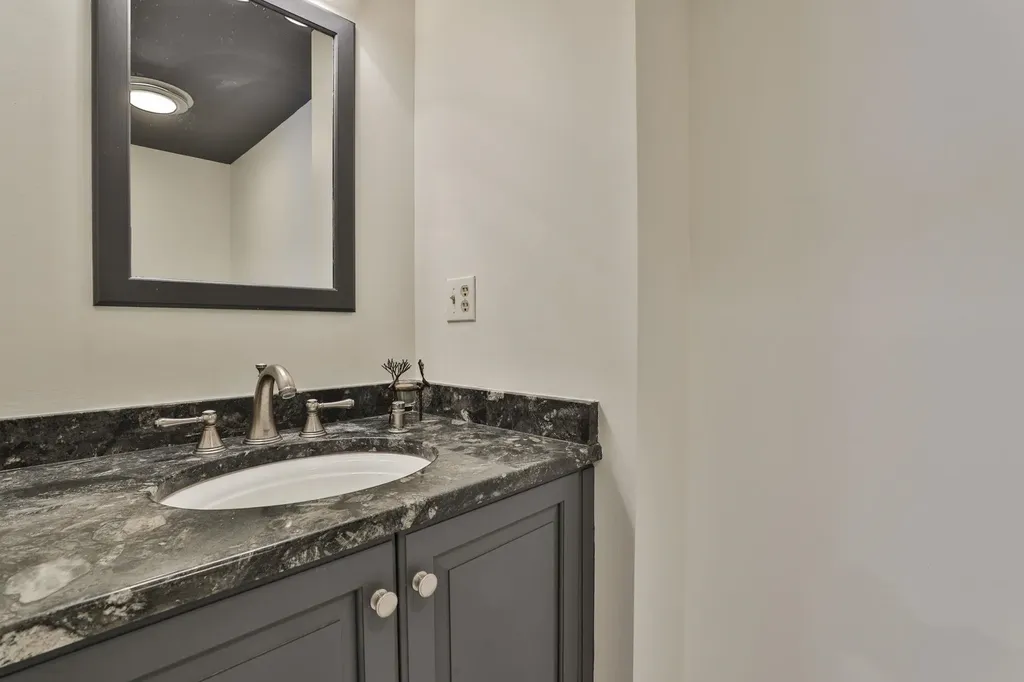 10 Pinewood Road Hudson NH 03051