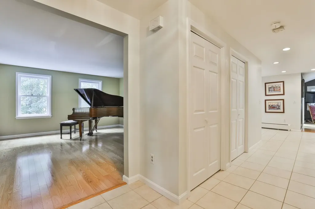 10 Pinewood Road Hudson NH 03051