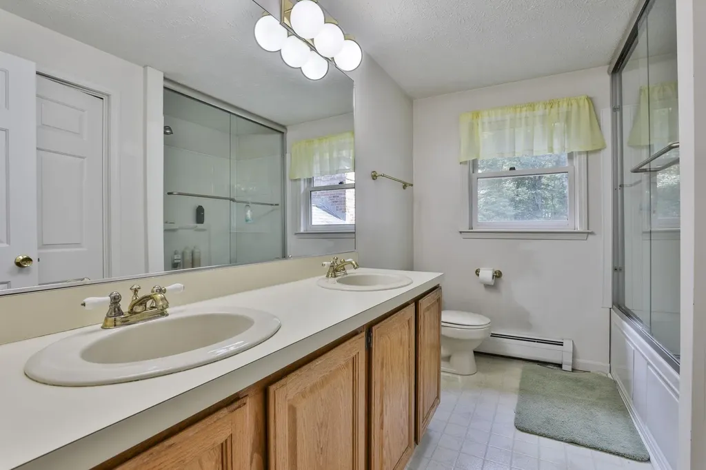 10 Pinewood Road Hudson NH 03051