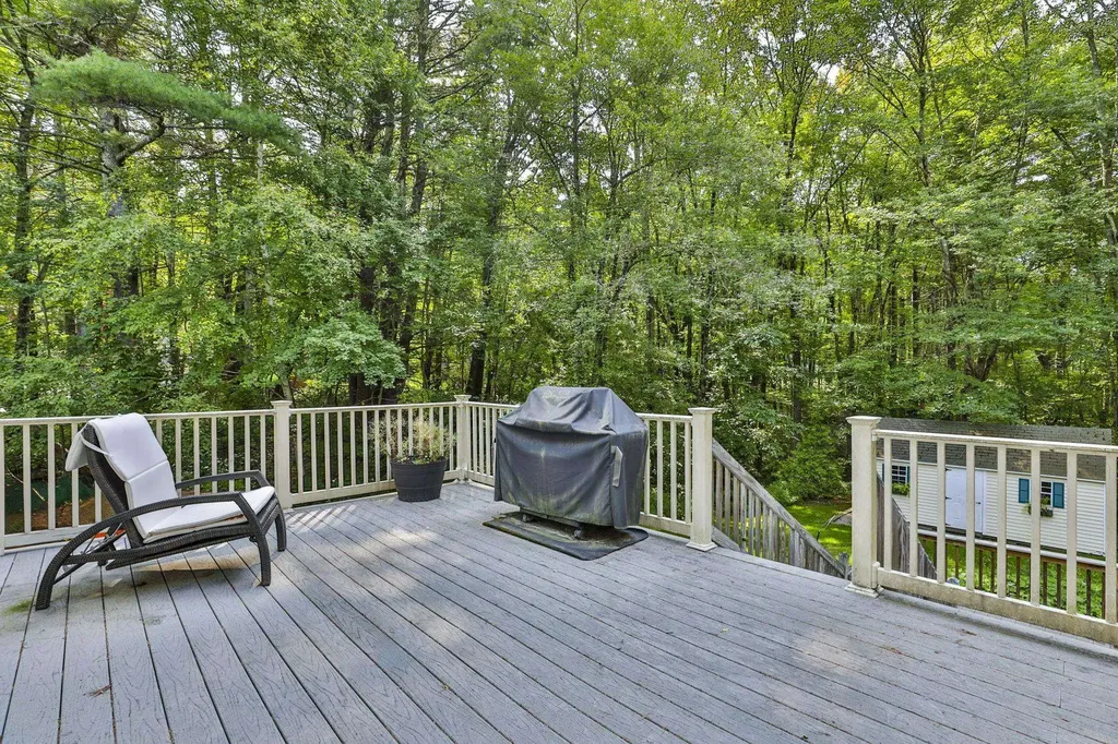 10 Pinewood Road Hudson NH 03051