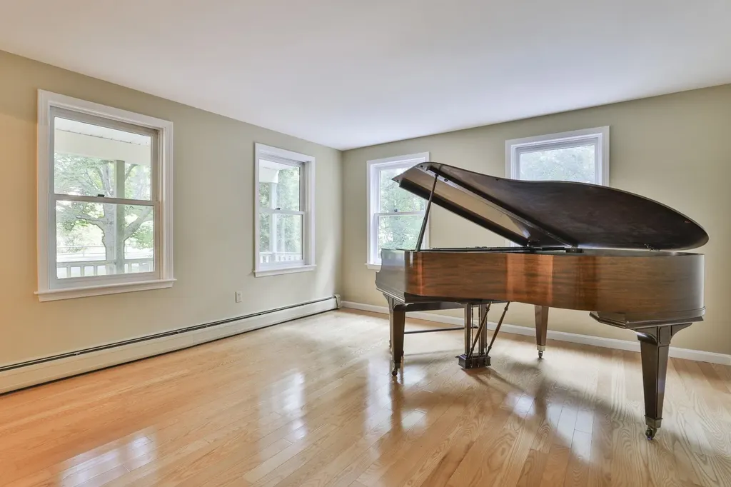 10 Pinewood Road Hudson NH 03051