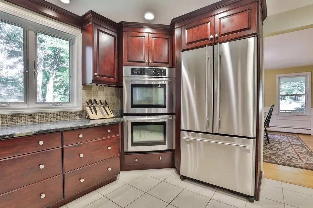 10 Pinewood Road Hudson NH 03051