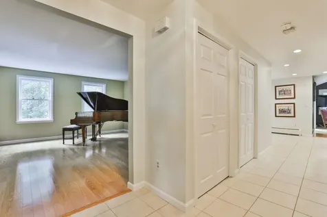 10 Pinewood Road Hudson NH 03051