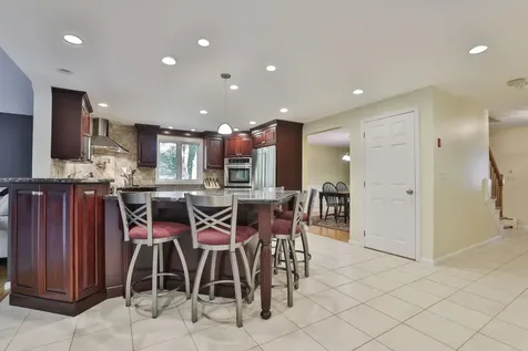 10 Pinewood Road Hudson NH 03051