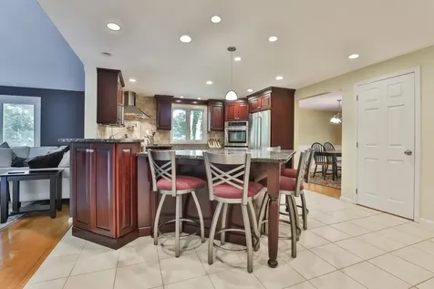 10 Pinewood Road Hudson NH 03051