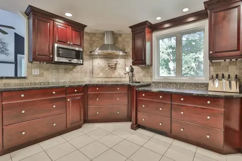 10 Pinewood Road Hudson NH 03051