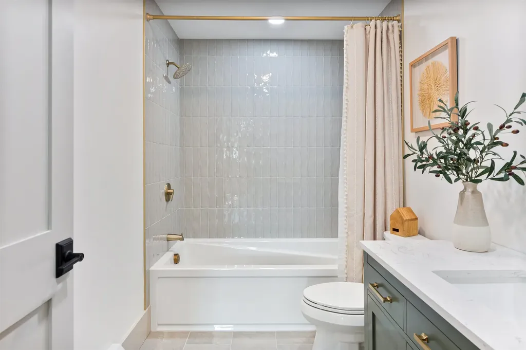 658 Main Street Colchester VT 05446