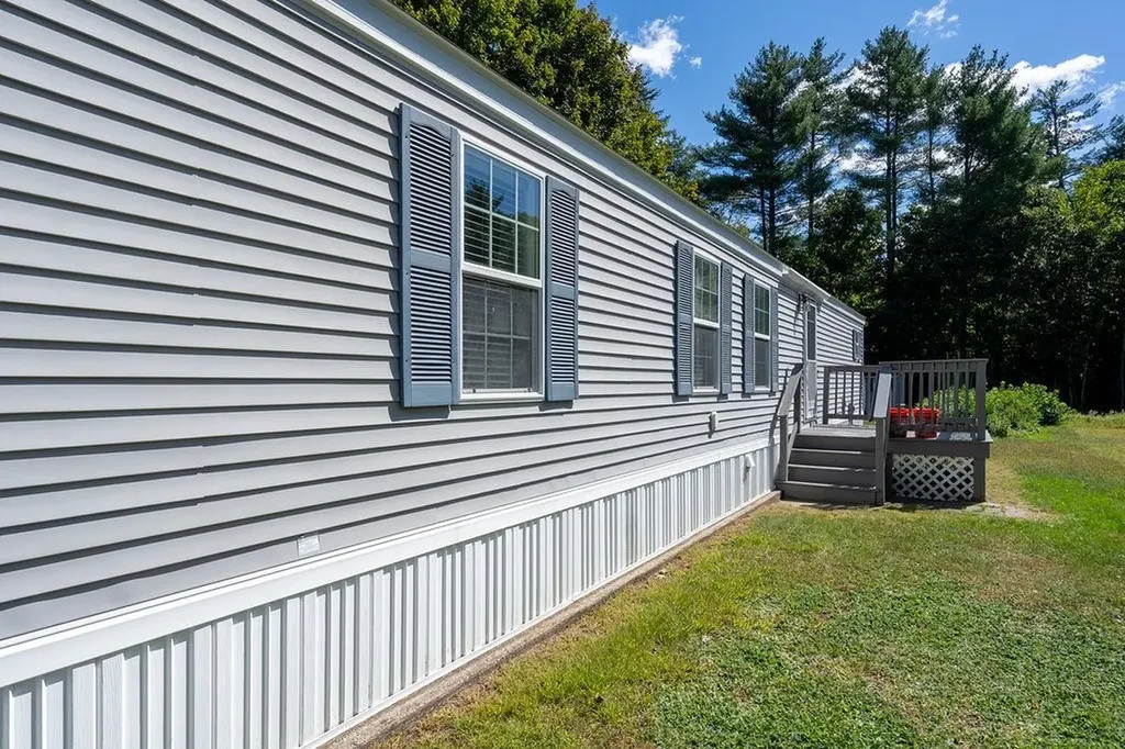 39 Cortland Way Barrington NH 03825