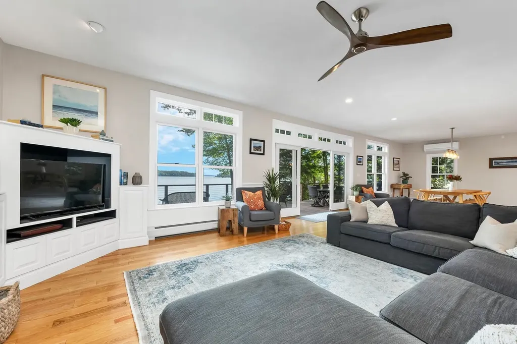 113 Dockham Shore Road Gilford NH 03249