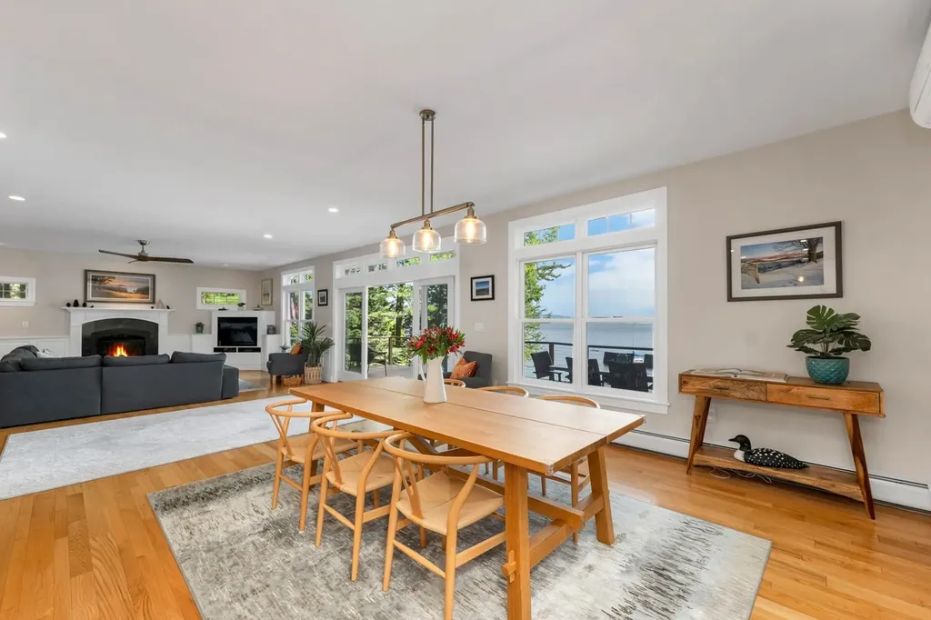 113 Dockham Shore Road Gilford NH 03249