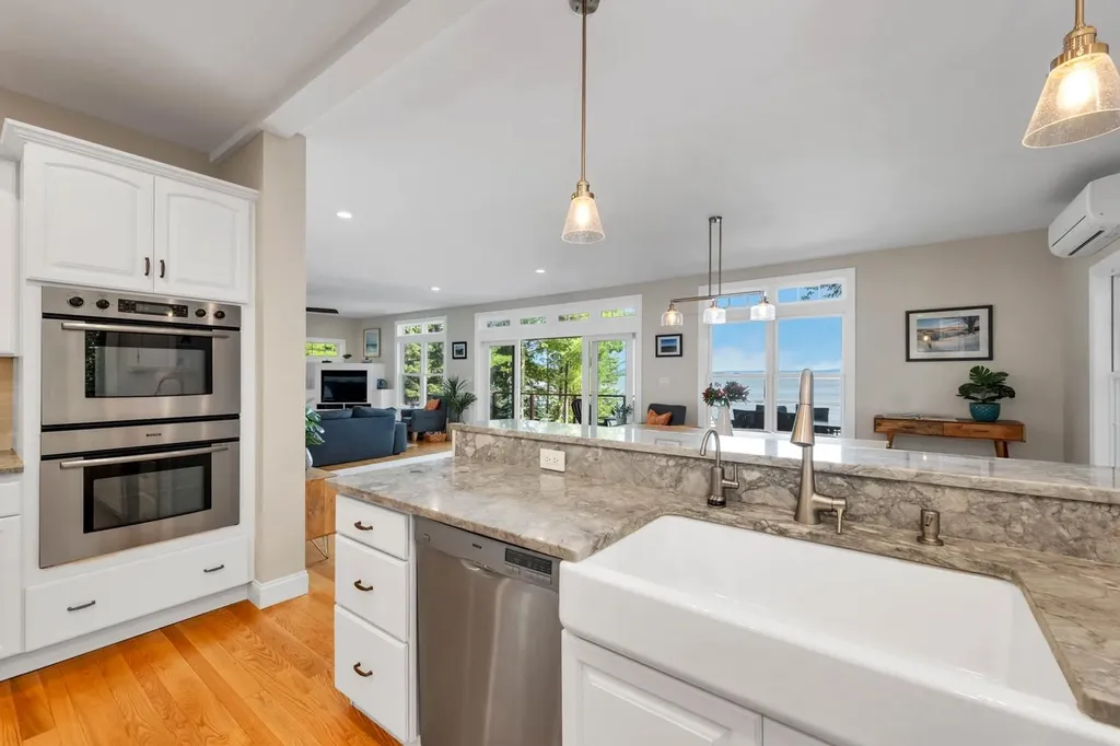 113 Dockham Shore Road Gilford NH 03249