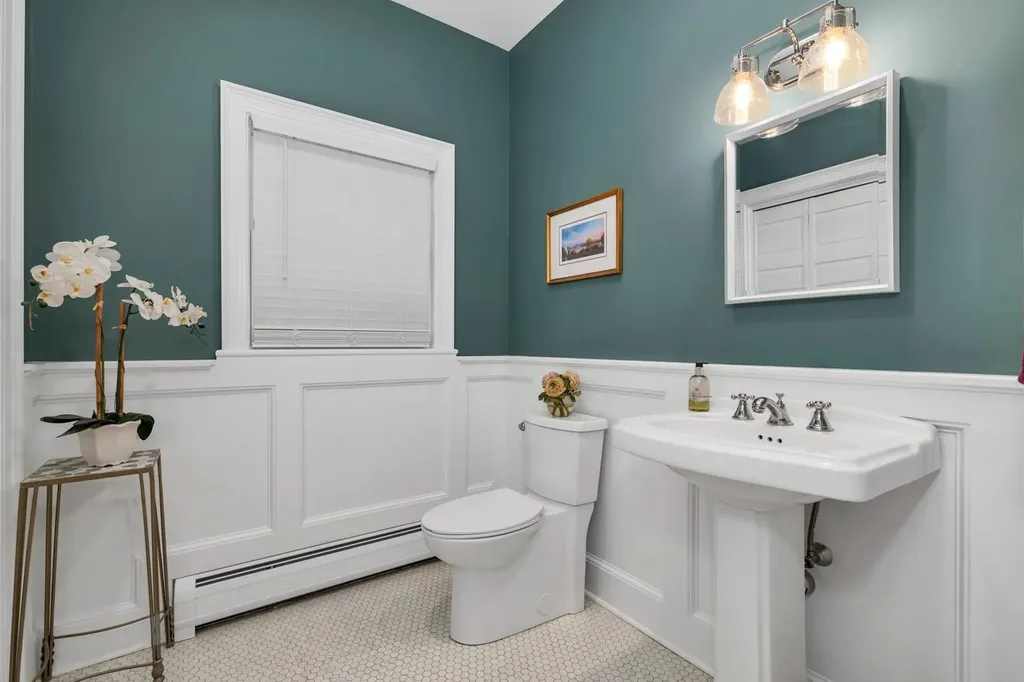 113 Dockham Shore Road Gilford NH 03249