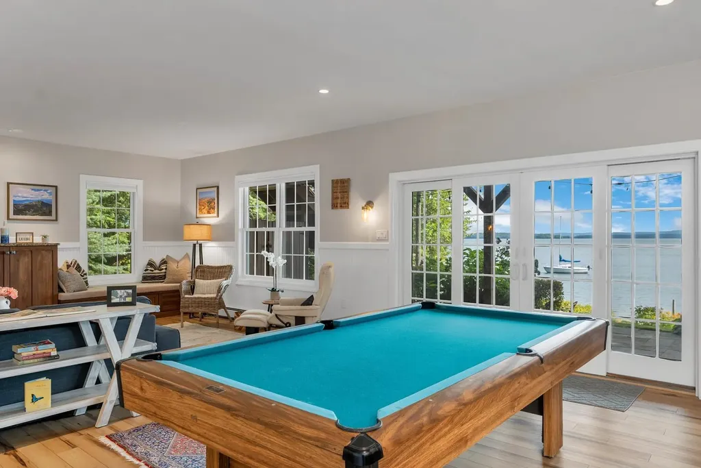 113 Dockham Shore Road Gilford NH 03249